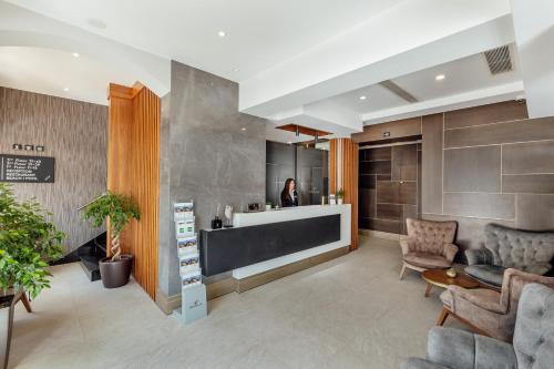 ردهة, Hotel Perla in Savina Monastery