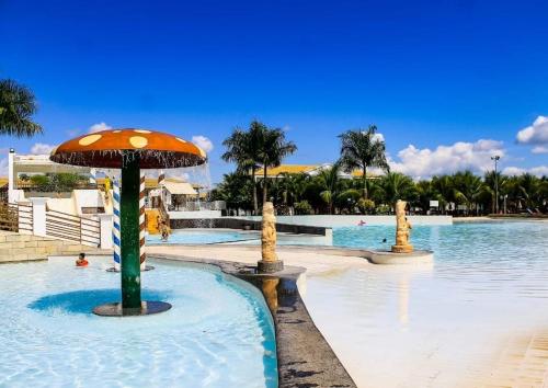 Piscina, Lacqua diRoma V Apt localizado proximo a portariaParque aquatico completo nao dispomos de roupa de c in Caldas Novas