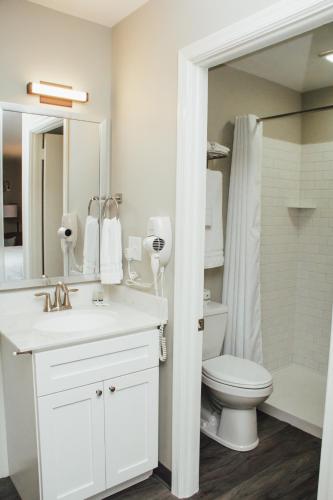 Country Squire Inn and Suites
