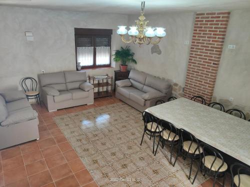 Casa Rural Baños del Rey con piscina climatizada (Casa Rural Banos del Rey con piscina climatizada) in Vega de Santa Maria