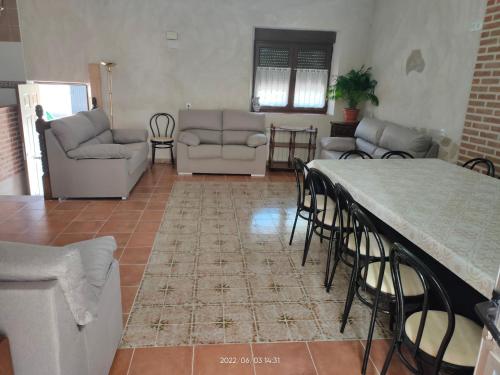 Casa Rural Baños del Rey con piscina climatizada (Casa Rural Banos del Rey con piscina climatizada) in Vega de Santa Maria