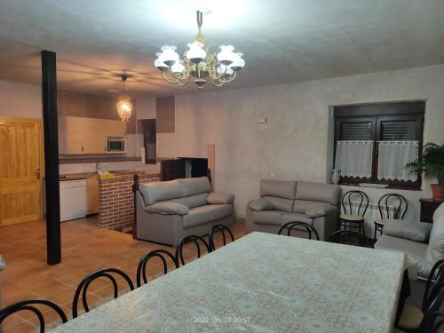 Casa Rural Baños del Rey con piscina climatizada (Casa Rural Banos del Rey con piscina climatizada) in Vega de Santa Maria