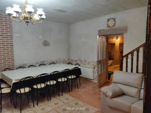 Casa Rural Baños del Rey con piscina climatizada (Casa Rural Banos del Rey con piscina climatizada) in Vega de Santa Maria