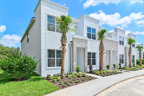 New Spacious & Tranquil Townhouse near Disney - 4BR, 3FB, and Pool thumb 3