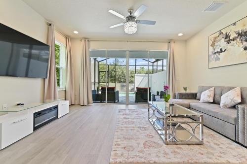 New Spacious & Tranquil Townhouse near Disney - 4BR, 3FB, and Pool detail