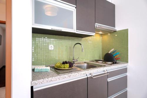 Hektorovic poolside apartments - image 2