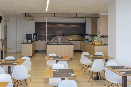 Azure Mare Hotel - image 14