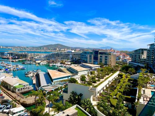 B&B Gibraltar - Ocean Village Lovely 2 bedroom apartment - Bed and Breakfast Gibraltar