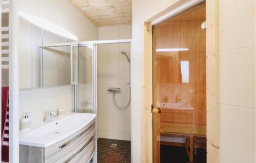 Ferienhaus 27 Altefahr 3.9km von Ringstraße entfernt