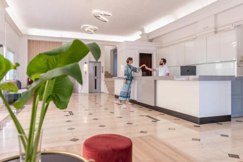 Azure Mare Hotel - image 5