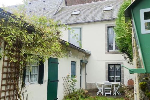 Maison de 6 chambres avec vue sur la ville jardin clos et wifi a Murol gîte à louer Murol