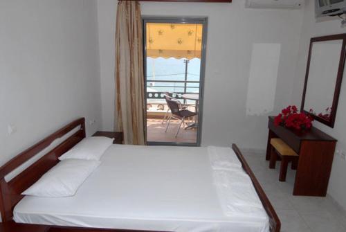 Platis-Gialos apartments in Paralia (Fanari)