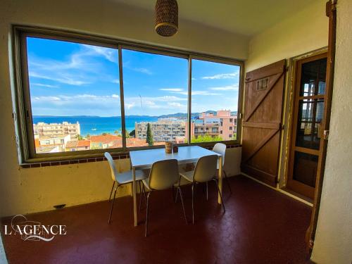 Maison vue mer proche centre Lavandou gîte à louer Le Lavandou