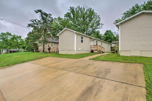 Pet-Friendly West Plains Home Near Downtown!