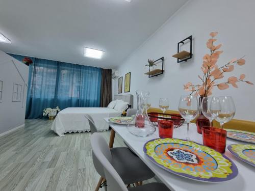 Party guesthouse for big groups, Тирана