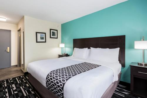 Clarion Inn & Suites Oklahoma City near Bricktown - image 14