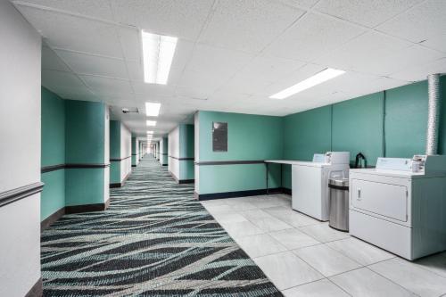 Clarion Inn & Suites Oklahoma City near Bricktown - image 10