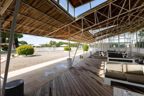 مسبح, Fattoria San Lorenzo Apartments in جروسيتو