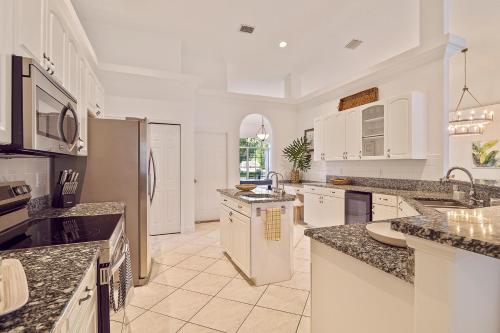 VILLA LAS PALMAS Beautiful Fenced-in Pool Home with Spa- Sleeps 8 in Flagler Beach, USA