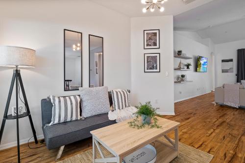 WHISPERING PALM Newly renovated cozy fenced in pool home - sleeps 8 in Palm Coast, USA