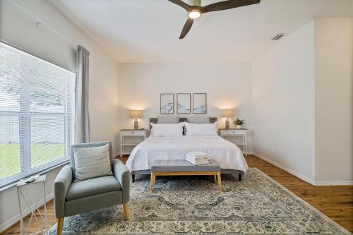 WHISPERING PALM Newly renovated cozy fenced in pool home - sleeps 8 in Palm Coast, USA