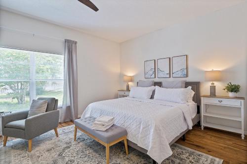 WHISPERING PALM Newly renovated cozy fenced in pool home - sleeps 8 in Palm Coast, USA