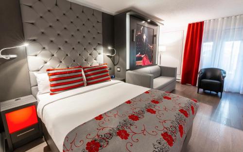 Interior Balcony Room, 1 Queen Bed and 1 Queen Murphy Bed