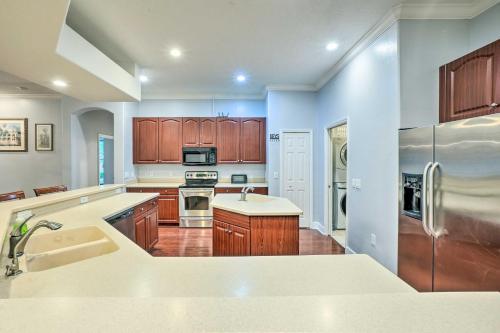 Expansive Villa on 2 and Acres 5 Mi to Sponge Docks! - image 6