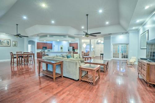 Expansive Villa on 2 and Acres 5 Mi to Sponge Docks! - image 10
