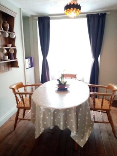 Bridge View Victorian Townhouse Central Aberystwyth Sleeps 6 photo
