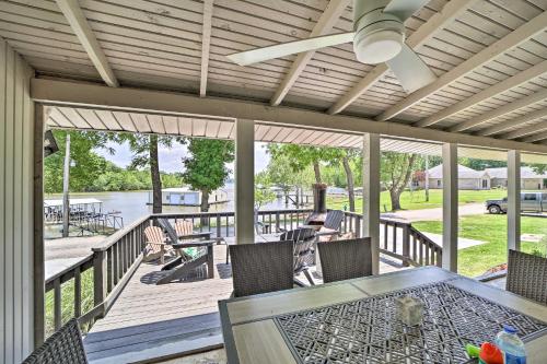 Idyllic Family Getaway with Grand Lake Access! - image 4
