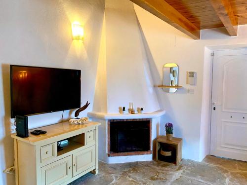 Countryside House in Ericeira - 5 min from Beach, with Salt Water Pool & BBQ