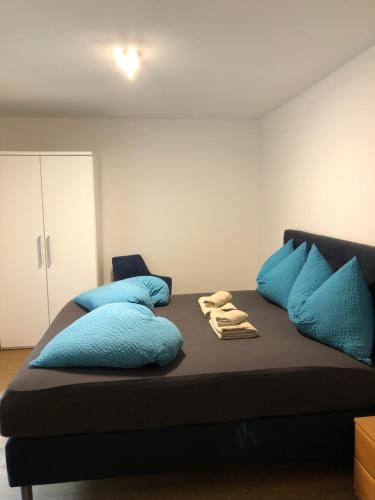 2 bedrooms, 3 beds