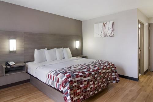 Red Roof Inn & Suites Brunswick I-95 - image 11