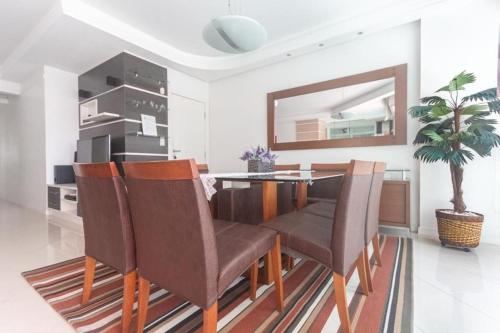 Apartamento c/ hidromassagem 3 Suítes em Meia Praia