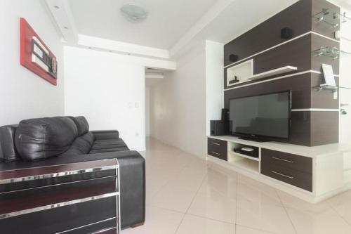 Apartamento c/ hidromassagem 3 Suítes em Meia Praia