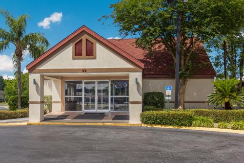 Red Roof Inn & Suites Brunswick I-95