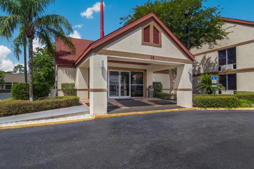 Red Roof Inn & Suites Brunswick I-95