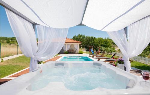  Awesome Home In Gornji Vinjani With 3 Bedrooms, Wifi And Outdoor Swimming Pool in Gornji Vinjani