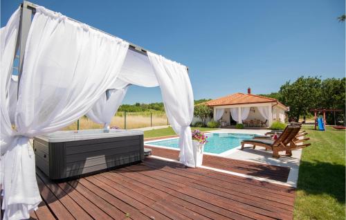 Awesome Home In Gornji Vinjani With 3 Bedrooms, Wifi And Outdoor Swimming Pool