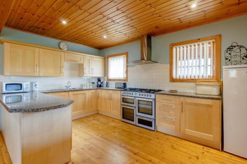 Exterior view, Jamaal Lodge in Broomhill