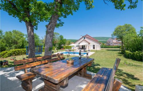 Nice Home In Vinjani Gornji With Kitchen