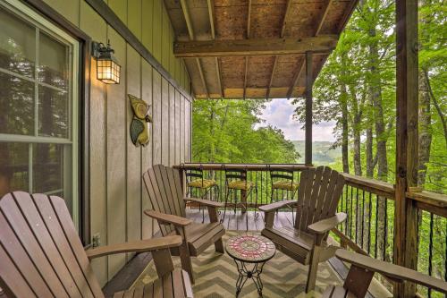 Beech Mountain Home with Covered Deck and Gas Grill!