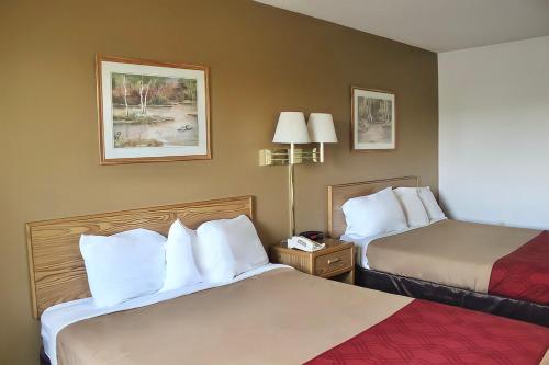 AmeriVu Inn And Suites - image 3