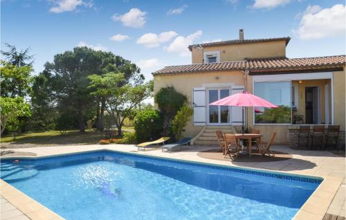 Awesome home in Creissan with Outdoor swimming pool, WiFi and 3 Bedrooms gîte à louer Quarante