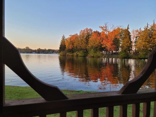 Kilátás, Large 1 BR Cottage, KING BED on the Lake in Paw Paw
