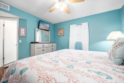 Plaza Cottage, 2 Bedrooms, Walk to the Beach, Sleeps 6