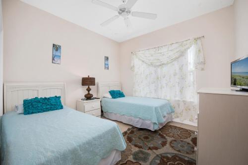 Guestroom, Wave Runner, 4 Bedrooms, Sleeps 10, Ocean Front, WiFi in Flagler Beach (FL)