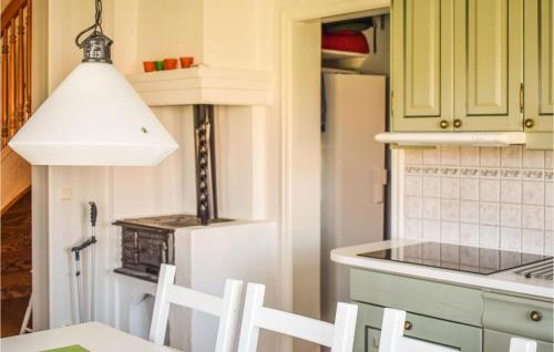 廚房, Lovely Home In Åryd With Kitchen (Lovely Home In Aryd With Kitchen) in 索德奧斯特