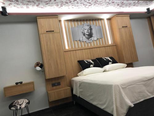 King Studio with Sofa Bed